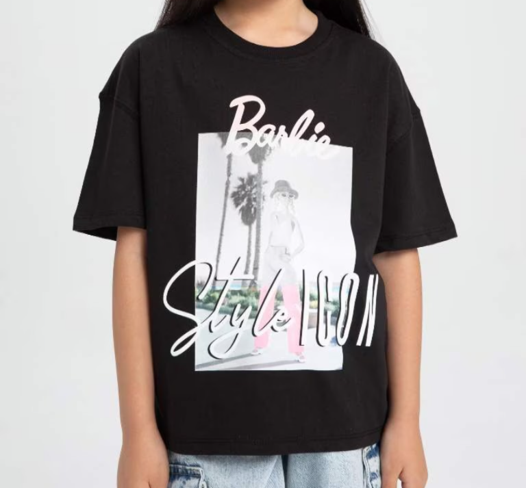 تي شيرت نص كم بناتي قصة مريحة من باربي 