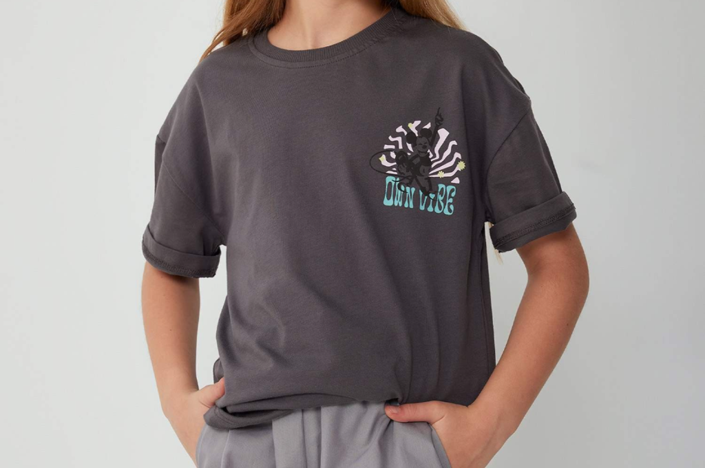 تيشيرت نص كم اوفر سايز من ديزني ميكي وميني **