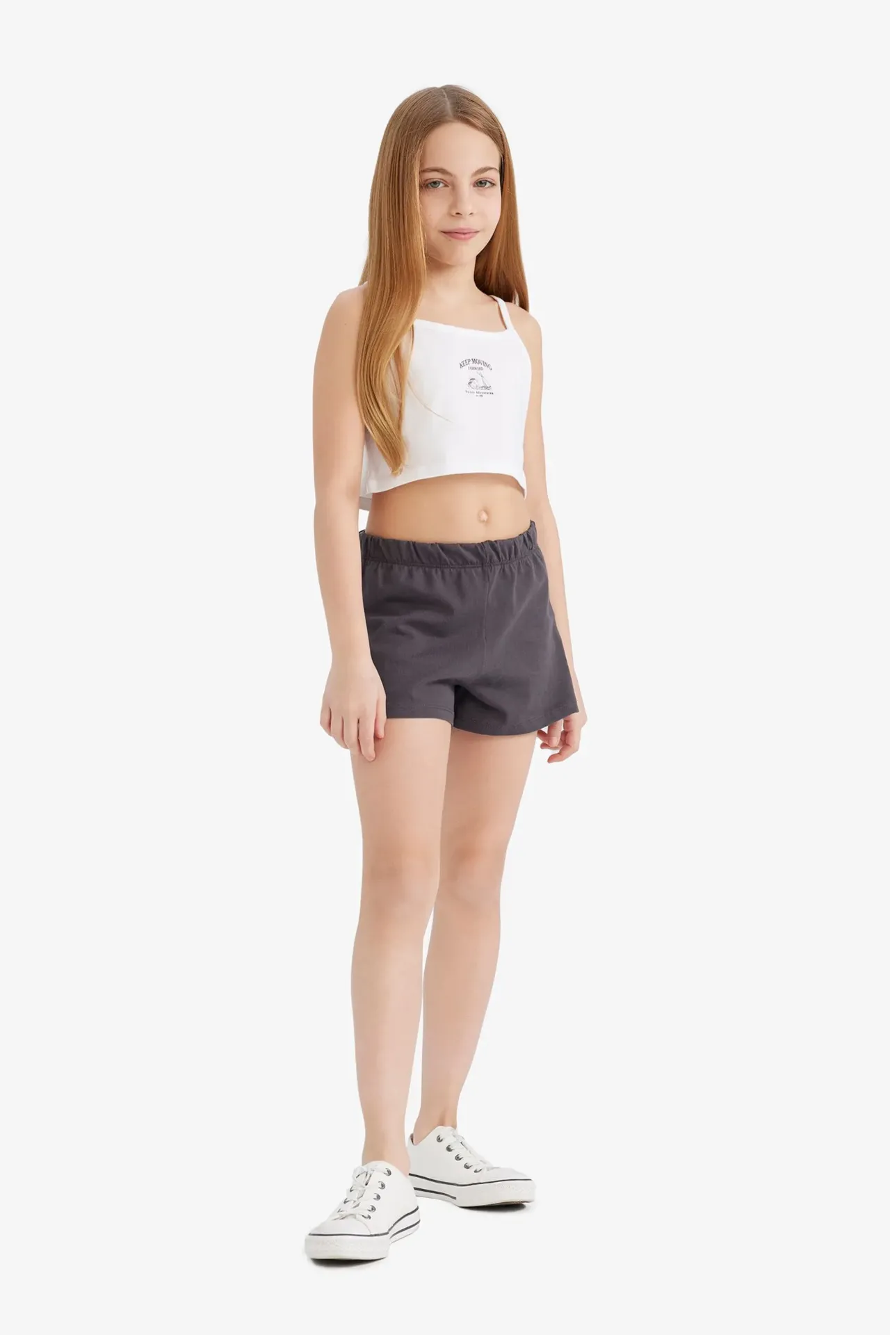 طقم بناتي شورت وكروب توب - قطعتين