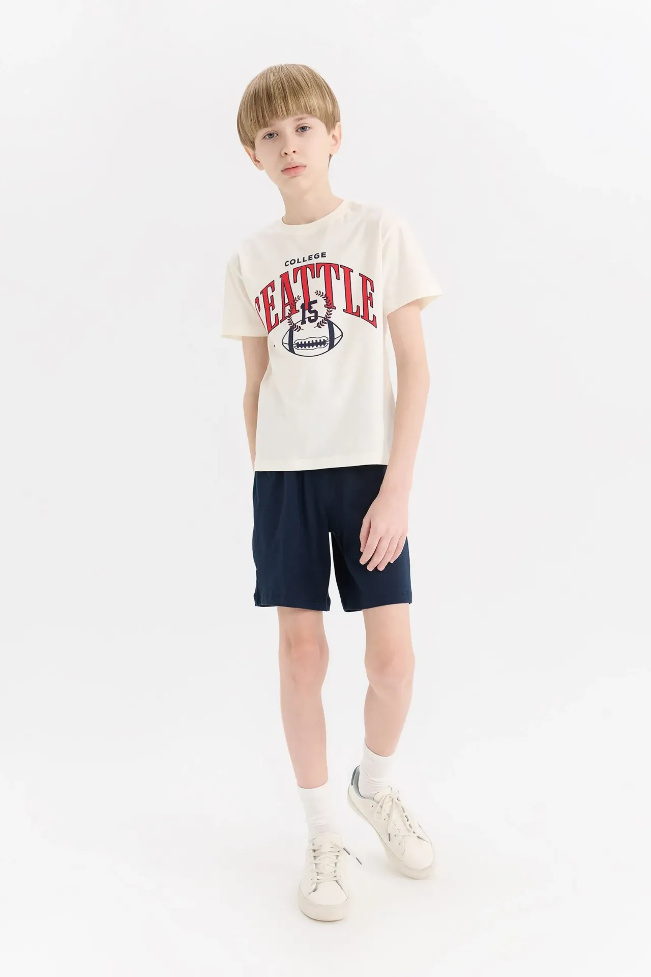 طقم اولادي شورت وتي شيرت أبيض - قطعتين