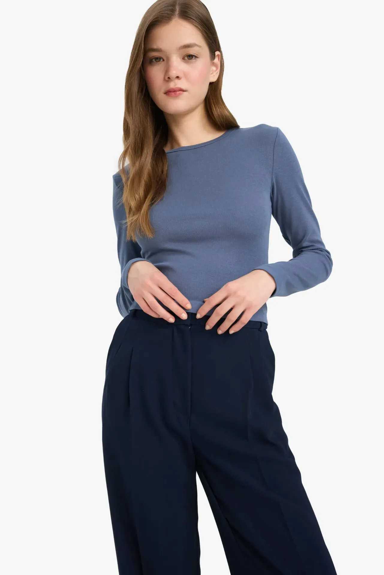 تيشيرت كم طويل ريبانا مخصر سليم فيت برقبة مستديرة